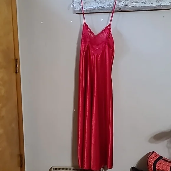 Sexy red satin slip dress with lace  Victoria's Secret sz small - Picture 2 of 3